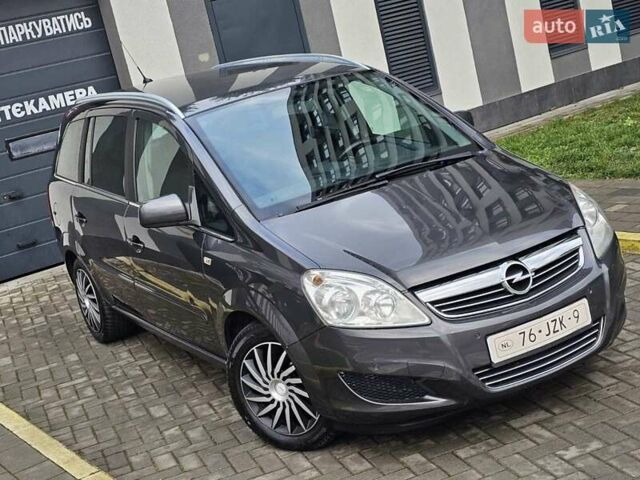 Серый Опель Зафира, объемом двигателя 1.8 л и пробегом 180 тыс. км за 7000 $, фото 4 на Automoto.ua