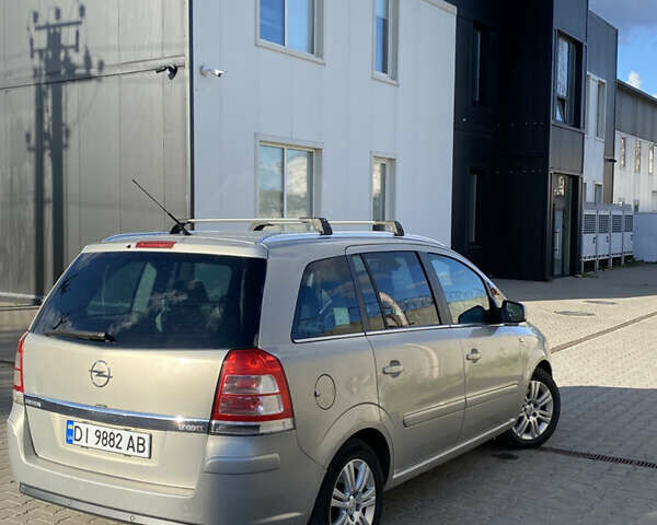 Сірий Опель Зафіра, об'ємом двигуна 1.7 л та пробігом 260 тис. км за 5800 $, фото 4 на Automoto.ua