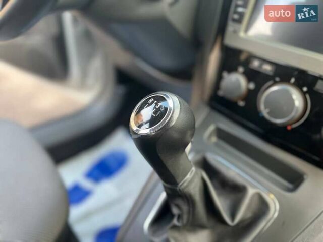 Серый Опель Зафира, объемом двигателя 1.6 л и пробегом 167 тыс. км за 7499 $, фото 40 на Automoto.ua