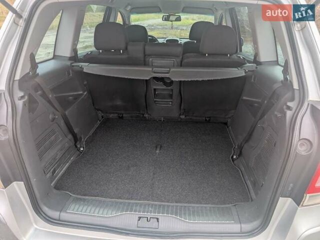 Серый Опель Зафира, объемом двигателя 1.69 л и пробегом 277 тыс. км за 6800 $, фото 16 на Automoto.ua