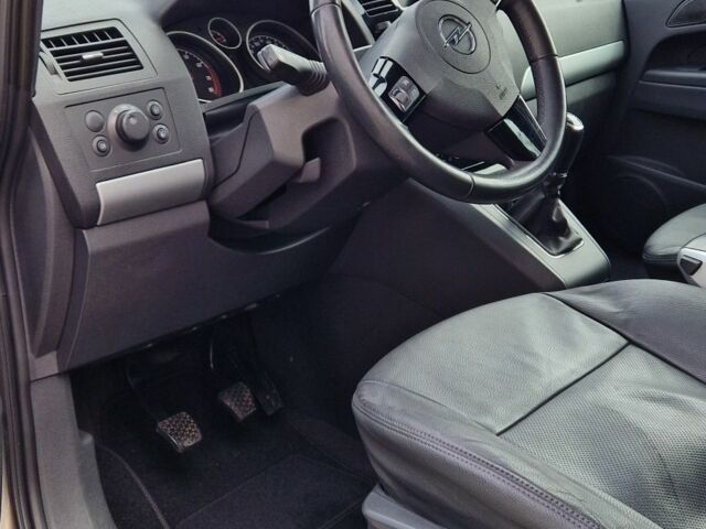 Серый Опель Зафира, объемом двигателя 1.6 л и пробегом 317 тыс. км за 5500 $, фото 12 на Automoto.ua