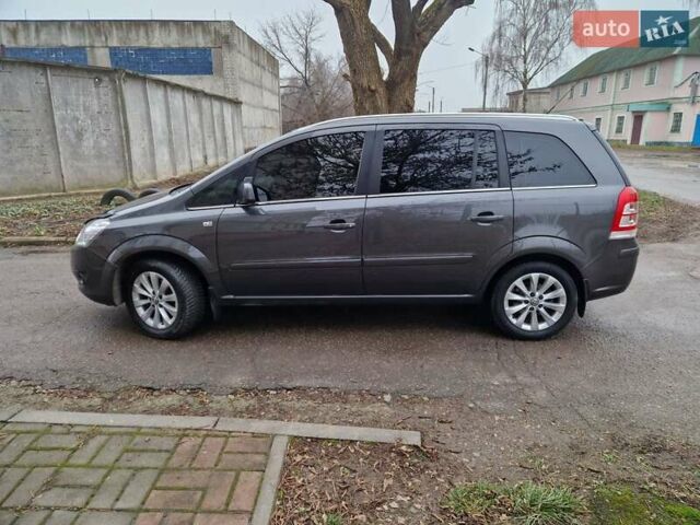 Серый Опель Зафира, объемом двигателя 1.8 л и пробегом 154 тыс. км за 7700 $, фото 2 на Automoto.ua