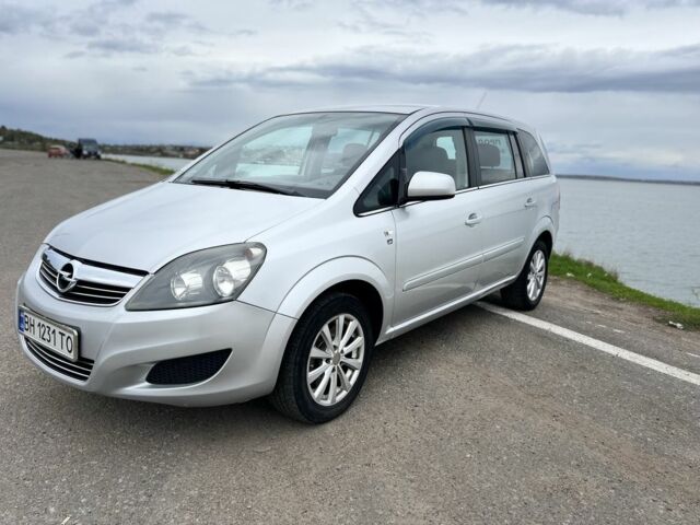 Серый Опель Зафира, объемом двигателя 1.7 л и пробегом 266 тыс. км за 6600 $, фото 2 на Automoto.ua