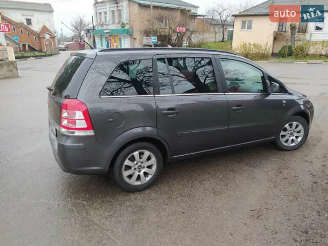 Серый Опель Зафира, объемом двигателя 1.6 л и пробегом 182 тыс. км за 8150 $, фото 1 на Automoto.ua
