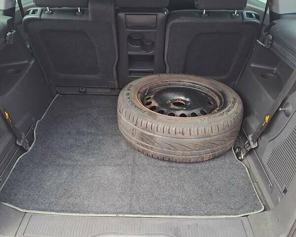 Серый Опель Зафира, объемом двигателя 1.8 л и пробегом 227 тыс. км за 7600 $, фото 14 на Automoto.ua