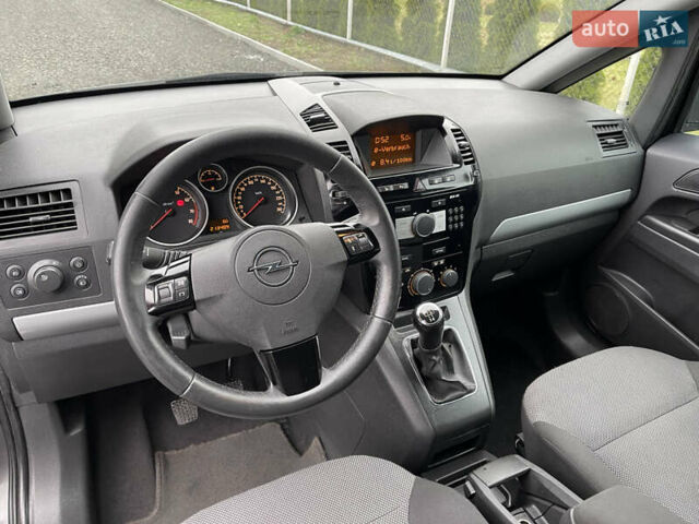 Серый Опель Зафира, объемом двигателя 1.8 л и пробегом 210 тыс. км за 7000 $, фото 11 на Automoto.ua