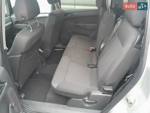 Серый Опель Зафира, объемом двигателя 1.7 л и пробегом 207 тыс. км за 7000 $, фото 6 на Automoto.ua