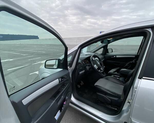 Серый Опель Зафира, объемом двигателя 1.7 л и пробегом 267 тыс. км за 6599 $, фото 8 на Automoto.ua