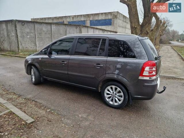 Серый Опель Зафира, объемом двигателя 1.8 л и пробегом 154 тыс. км за 7700 $, фото 3 на Automoto.ua