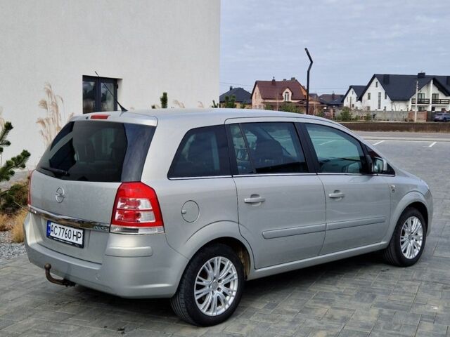 Серый Опель Зафира, объемом двигателя 1.6 л и пробегом 317 тыс. км за 5500 $, фото 3 на Automoto.ua