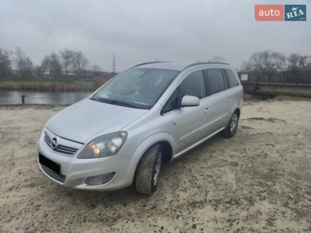 Серый Опель Зафира, объемом двигателя 1.69 л и пробегом 311 тыс. км за 6400 $, фото 2 на Automoto.ua