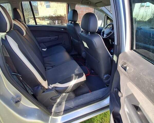 Серый Опель Зафира, объемом двигателя 1.91 л и пробегом 195 тыс. км за 6500 $, фото 6 на Automoto.ua