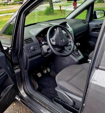 Серый Опель Зафира, объемом двигателя 1.6 л и пробегом 221 тыс. км за 7000 $, фото 13 на Automoto.ua