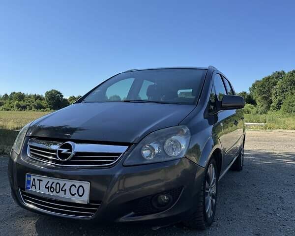 Серый Опель Зафира, объемом двигателя 1.7 л и пробегом 450 тыс. км за 7000 $, фото 2 на Automoto.ua