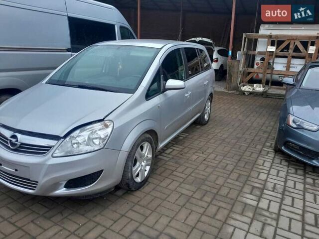 Серый Опель Зафира, объемом двигателя 1.7 л и пробегом 207 тыс. км за 7000 $, фото 2 на Automoto.ua