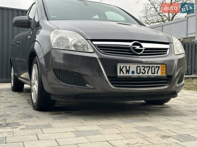 Серый Опель Зафира, объемом двигателя 1.6 л и пробегом 231 тыс. км за 5900 $, фото 25 на Automoto.ua