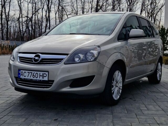 Серый Опель Зафира, объемом двигателя 1.6 л и пробегом 317 тыс. км за 5500 $, фото 4 на Automoto.ua