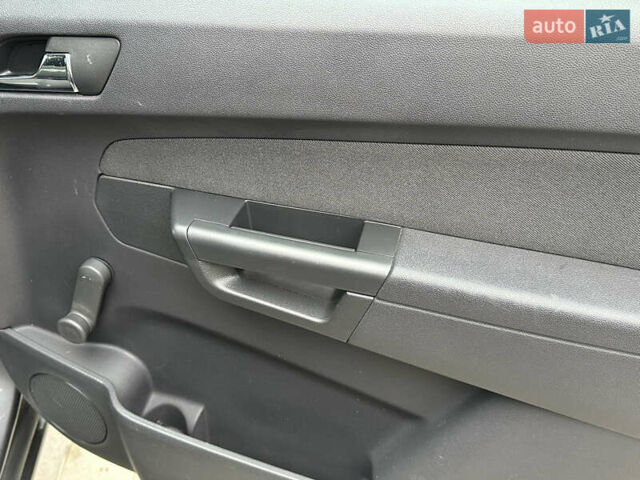 Серый Опель Зафира, объемом двигателя 1.6 л и пробегом 231 тыс. км за 5900 $, фото 15 на Automoto.ua