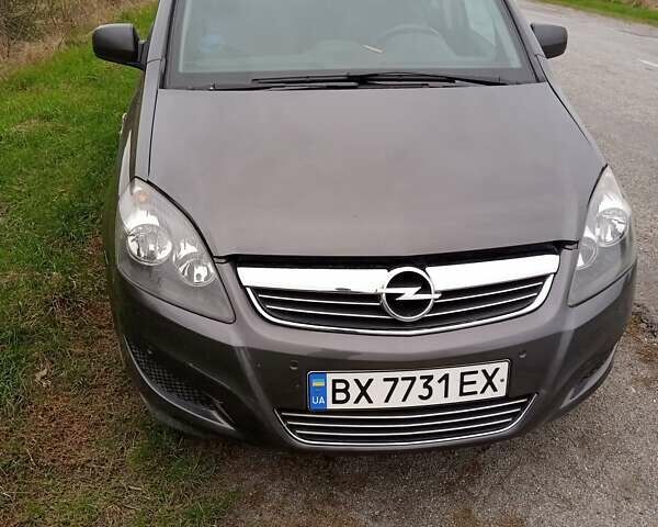 Серый Опель Зафира, объемом двигателя 1.7 л и пробегом 205 тыс. км за 6700 $, фото 1 на Automoto.ua