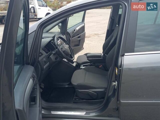 Сірий Опель Зафіра, об'ємом двигуна 1.6 л та пробігом 223 тис. км за 6900 $, фото 22 на Automoto.ua