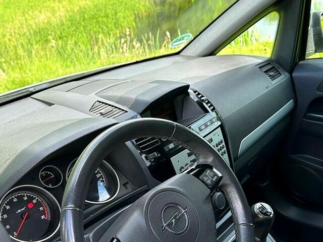 Серый Опель Зафира, объемом двигателя 1.6 л и пробегом 143 тыс. км за 6900 $, фото 5 на Automoto.ua