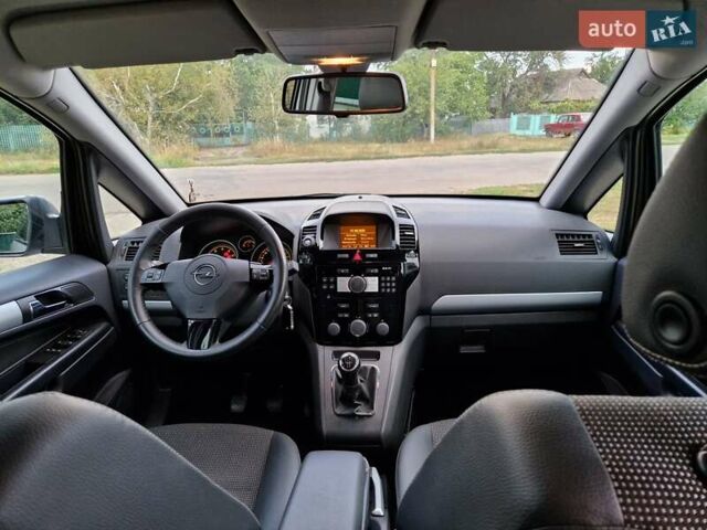 Серый Опель Зафира, объемом двигателя 1.8 л и пробегом 204 тыс. км за 7950 $, фото 16 на Automoto.ua