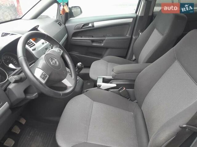 Серый Опель Зафира, объемом двигателя 1.7 л и пробегом 207 тыс. км за 7000 $, фото 11 на Automoto.ua