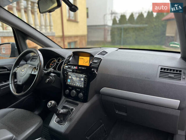 Серый Опель Зафира, объемом двигателя 1.7 л и пробегом 191 тыс. км за 7900 $, фото 37 на Automoto.ua