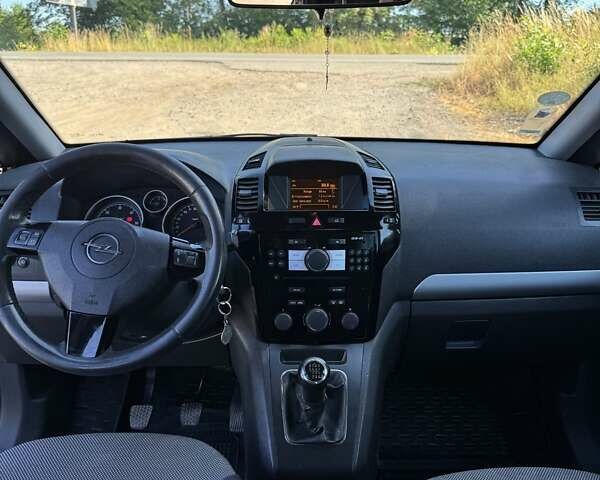 Серый Опель Зафира, объемом двигателя 1.7 л и пробегом 450 тыс. км за 7000 $, фото 7 на Automoto.ua