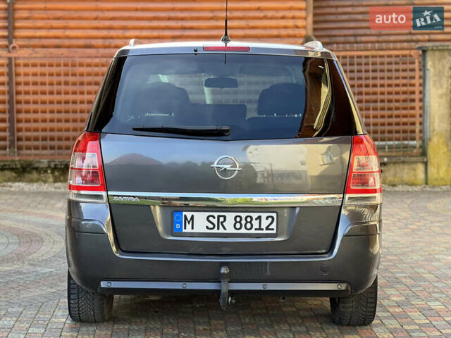 Серый Опель Зафира, объемом двигателя 1.7 л и пробегом 196 тыс. км за 7800 $, фото 24 на Automoto.ua