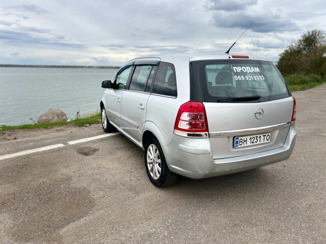 Серый Опель Зафира, объемом двигателя 1.7 л и пробегом 266 тыс. км за 6600 $, фото 11 на Automoto.ua