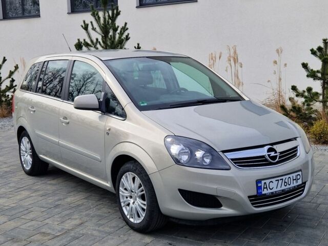 Серый Опель Зафира, объемом двигателя 1.6 л и пробегом 317 тыс. км за 5500 $, фото 1 на Automoto.ua