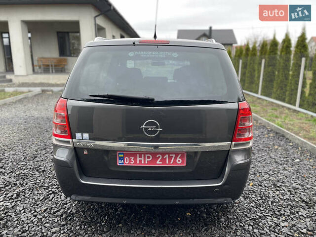 Серый Опель Зафира, объемом двигателя 1.8 л и пробегом 210 тыс. км за 7000 $, фото 5 на Automoto.ua