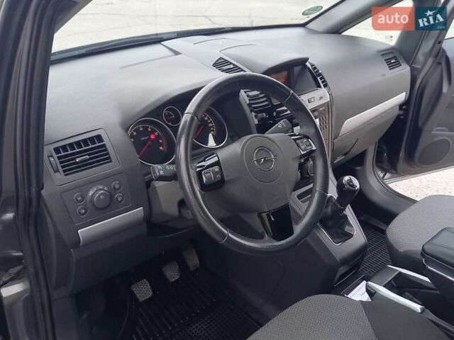 Сірий Опель Зафіра, об'ємом двигуна 1.6 л та пробігом 223 тис. км за 6900 $, фото 19 на Automoto.ua