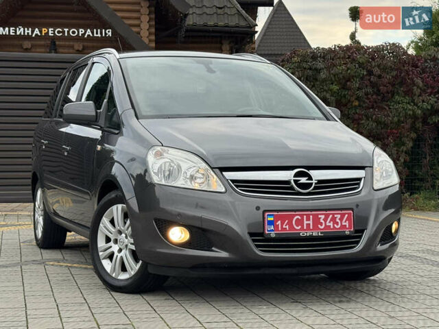 Серый Опель Зафира, объемом двигателя 1.8 л и пробегом 204 тыс. км за 6999 $, фото 1 на Automoto.ua