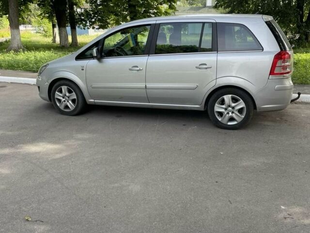 Серый Опель Зафира, объемом двигателя 1.7 л и пробегом 187 тыс. км за 4800 $, фото 1 на Automoto.ua