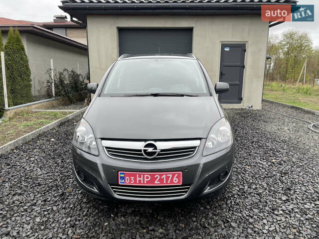 Серый Опель Зафира, объемом двигателя 1.8 л и пробегом 210 тыс. км за 7000 $, фото 1 на Automoto.ua