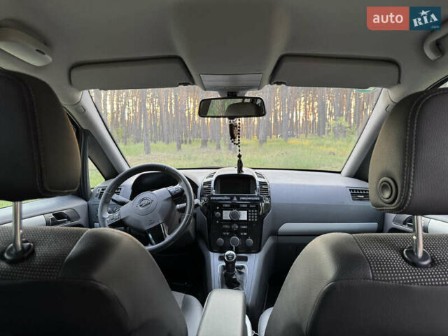 Сірий Опель Зафіра, об'ємом двигуна 1.7 л та пробігом 327 тис. км за 7200 $, фото 8 на Automoto.ua