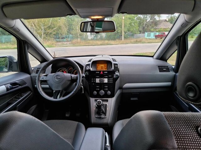 Серый Опель Зафира, объемом двигателя 1.8 л и пробегом 204 тыс. км за 7950 $, фото 11 на Automoto.ua