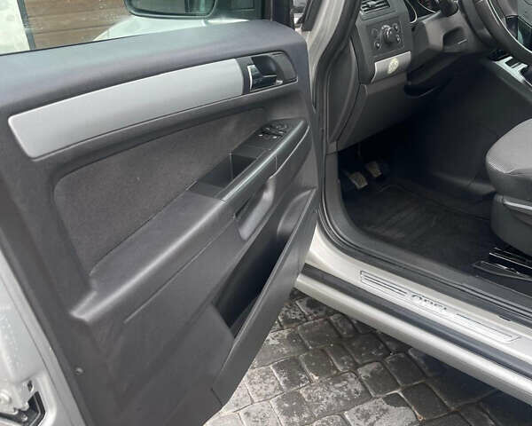 Сірий Опель Зафіра, об'ємом двигуна 1.6 л та пробігом 190 тис. км за 6800 $, фото 18 на Automoto.ua