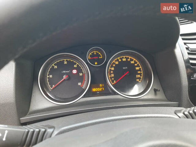 Серый Опель Зафира, объемом двигателя 1.7 л и пробегом 180 тыс. км за 8300 $, фото 9 на Automoto.ua