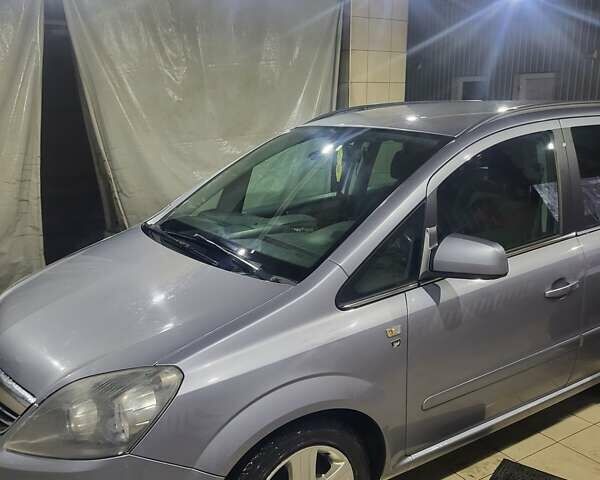 Серый Опель Зафира, объемом двигателя 1.69 л и пробегом 320 тыс. км за 6300 $, фото 1 на Automoto.ua