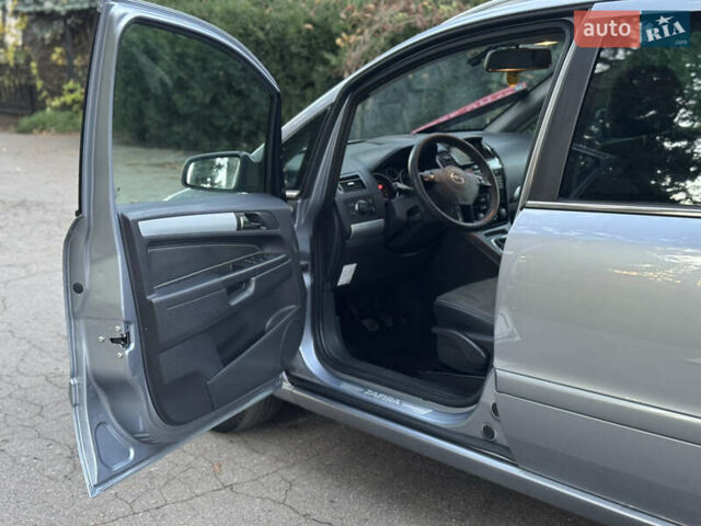 Опель Зафира 2010 в Умани на Automoto.ua Серый Опель Зафира, объемом двигателя 1.8 л и пробегом 174 тыс. км за 6500 $, фото 10 на Automoto.ua