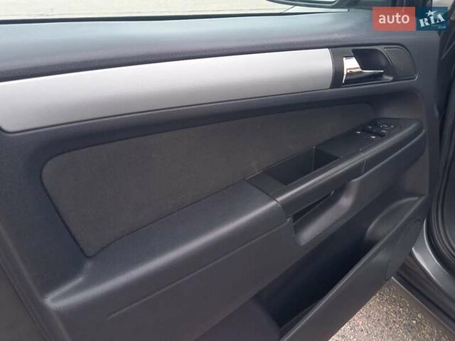 Сірий Опель Зафіра, об'ємом двигуна 1.6 л та пробігом 223 тис. км за 6900 $, фото 17 на Automoto.ua