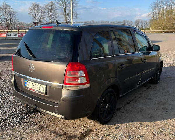 Серый Опель Зафира, объемом двигателя 1.8 л и пробегом 300 тыс. км за 5300 $, фото 5 на Automoto.ua
