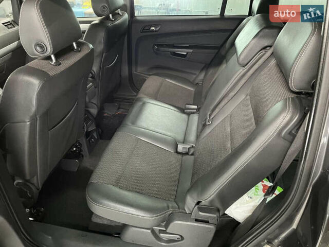 Серый Опель Зафира, объемом двигателя 1.7 л и пробегом 224 тыс. км за 7850 $, фото 5 на Automoto.ua