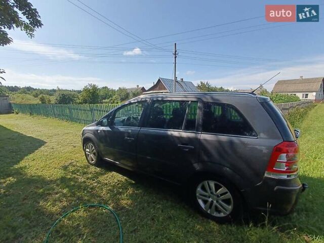 Серый Опель Зафира, объемом двигателя 1.7 л и пробегом 275 тыс. км за 6700 $, фото 3 на Automoto.ua