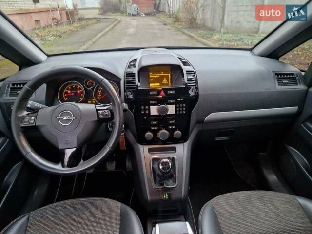 Серый Опель Зафира, объемом двигателя 1.8 л и пробегом 154 тыс. км за 7700 $, фото 39 на Automoto.ua