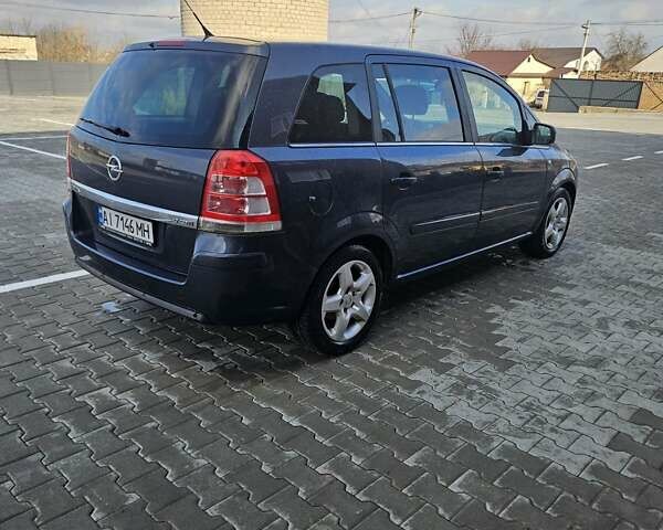 Серый Опель Зафира, объемом двигателя 1.7 л и пробегом 249 тыс. км за 6700 $, фото 6 на Automoto.ua