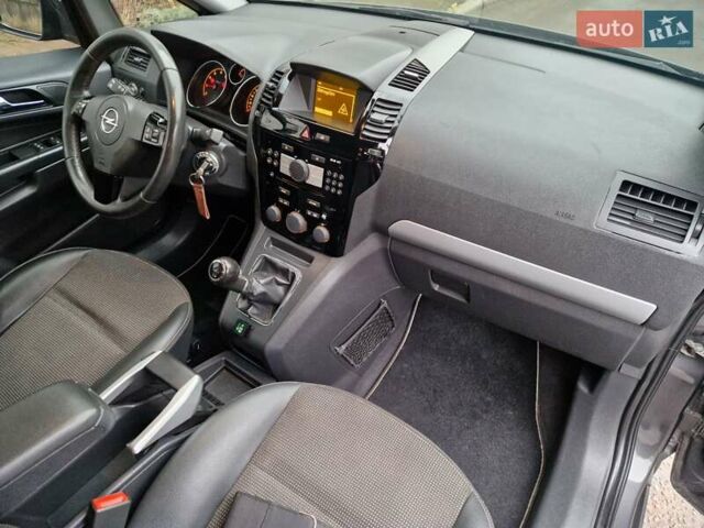 Серый Опель Зафира, объемом двигателя 1.8 л и пробегом 154 тыс. км за 7700 $, фото 30 на Automoto.ua